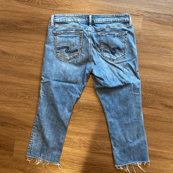 Silver Jeans cut off capris. 31W/22 1/2L - Picture 2 of 4
